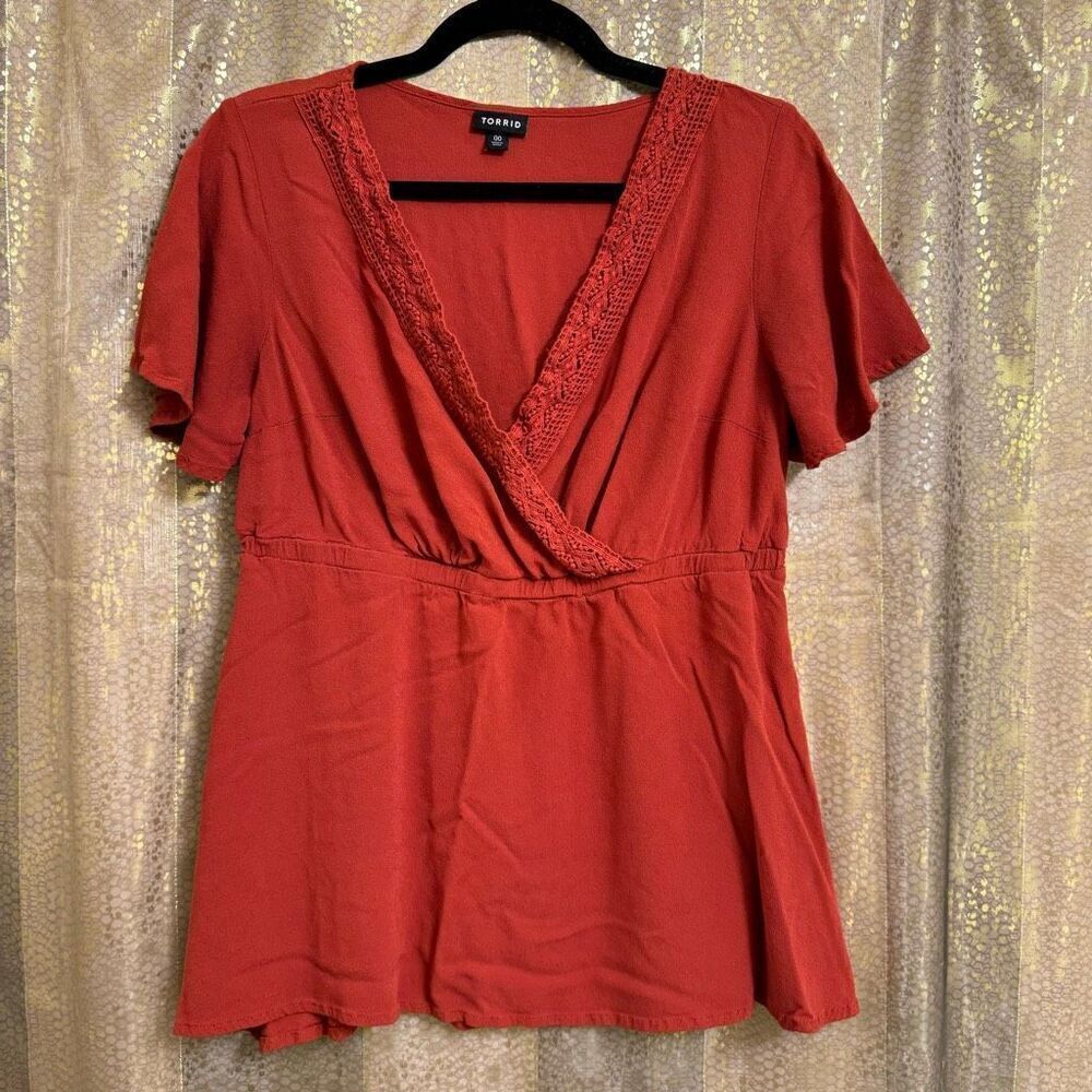 Torrid Burnt Orange Red Lily Crepe Surplice Lace Babydoll Blouse Medium 00